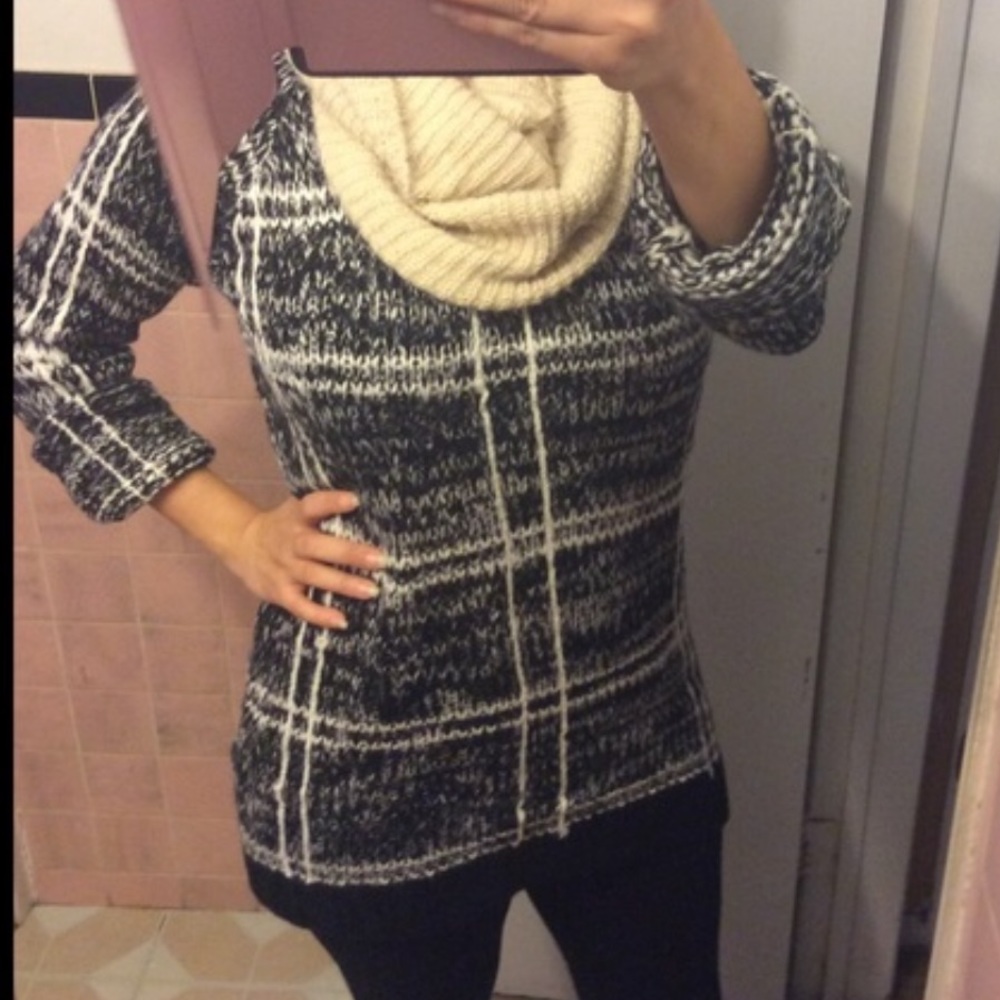 🎉HOST PICK🎉 Fuzzy long sleeve plaid sweater - Picture 4 of 4